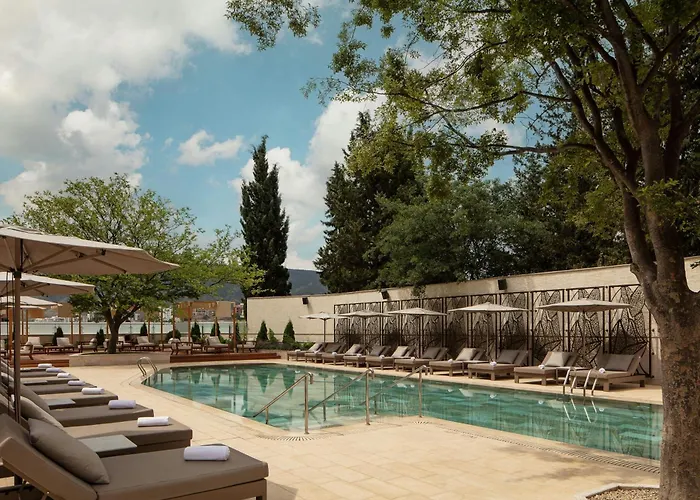 Отель Sheraton Grand Tbilisi Metechi Palace