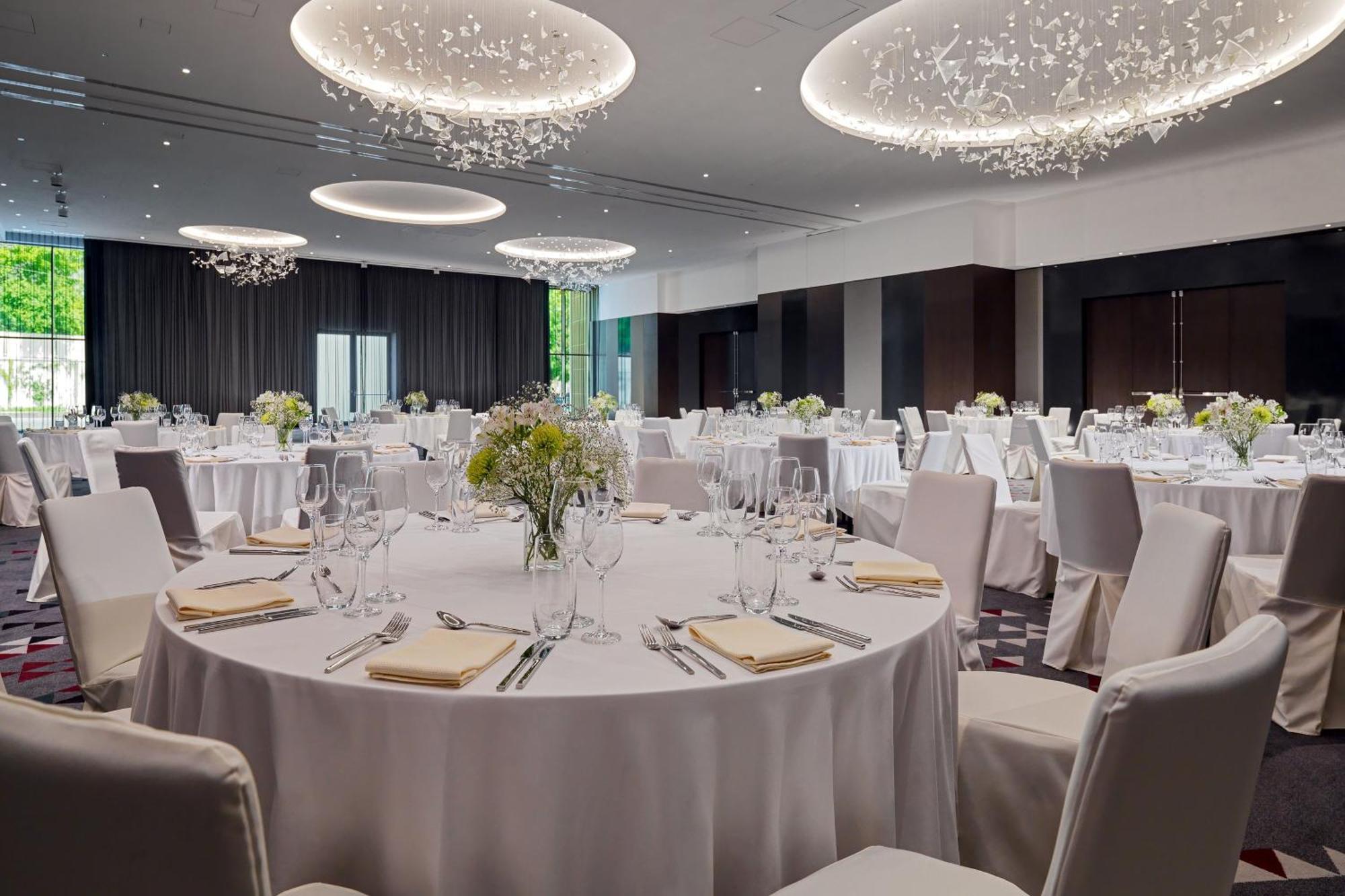 Sheraton Grand Metechi Palace Отель Тбилиси