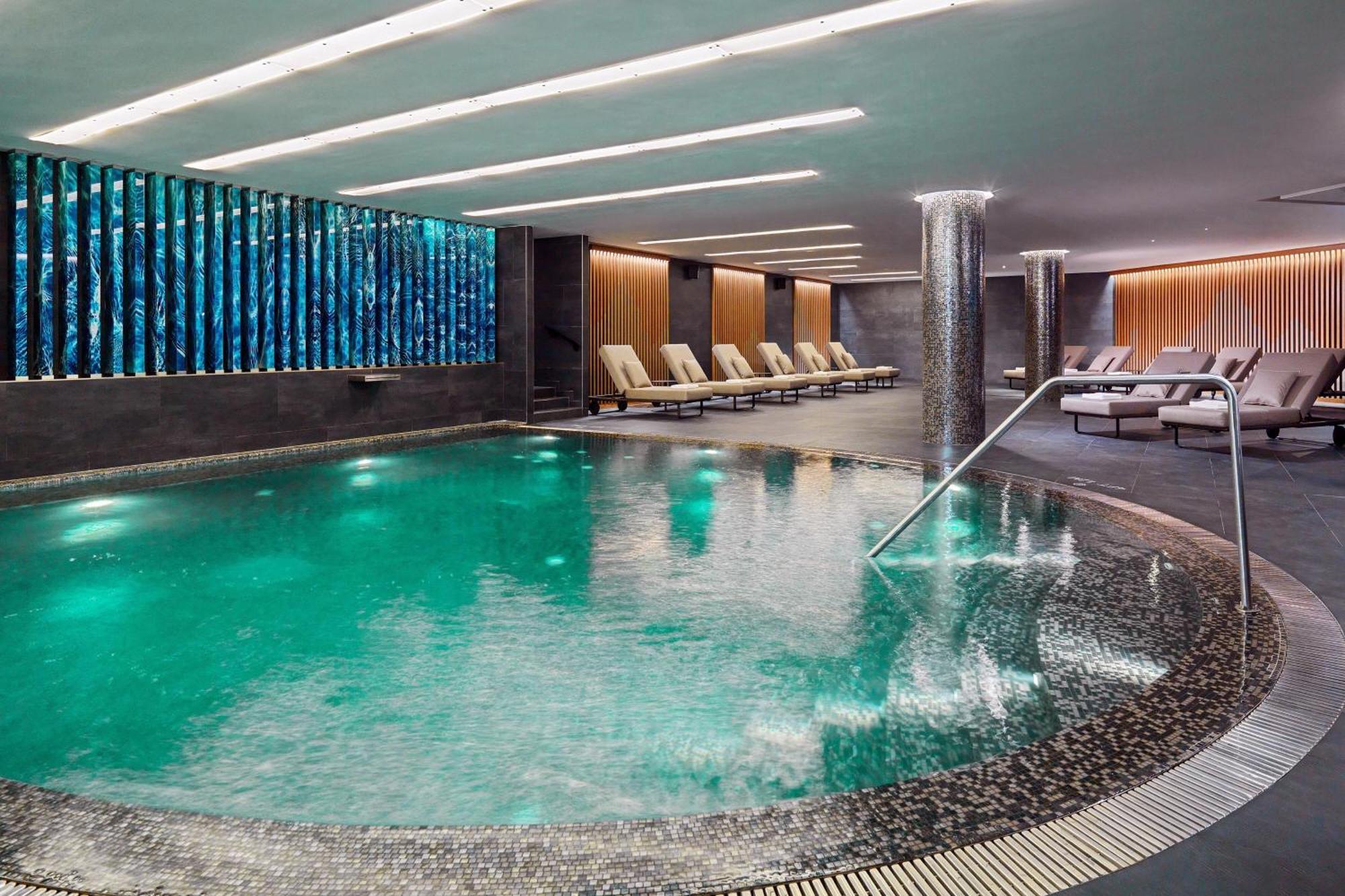 Отель Sheraton Grand Metechi Palace