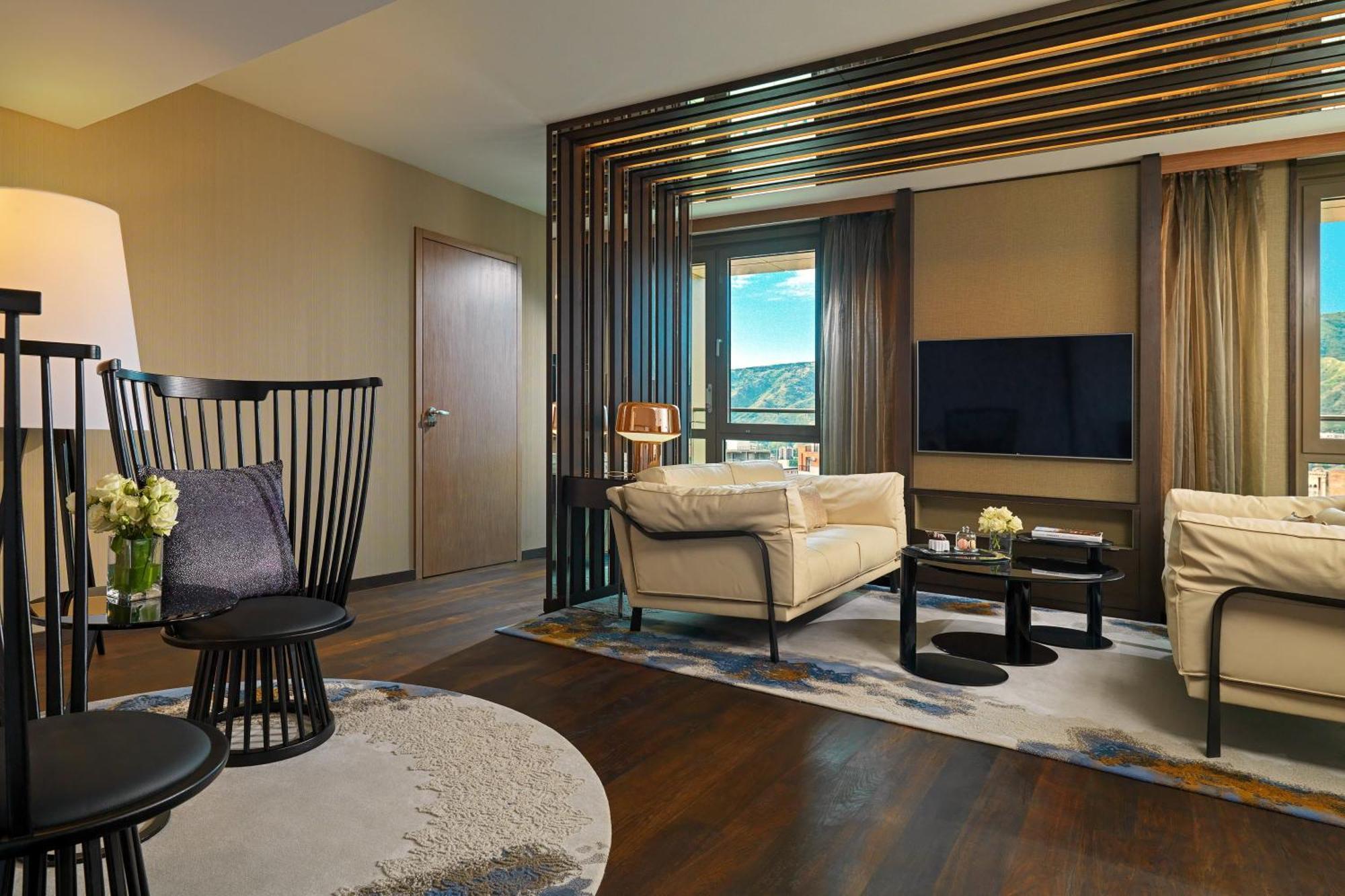 Отель Sheraton Grand Metechi Palace Тбилиси