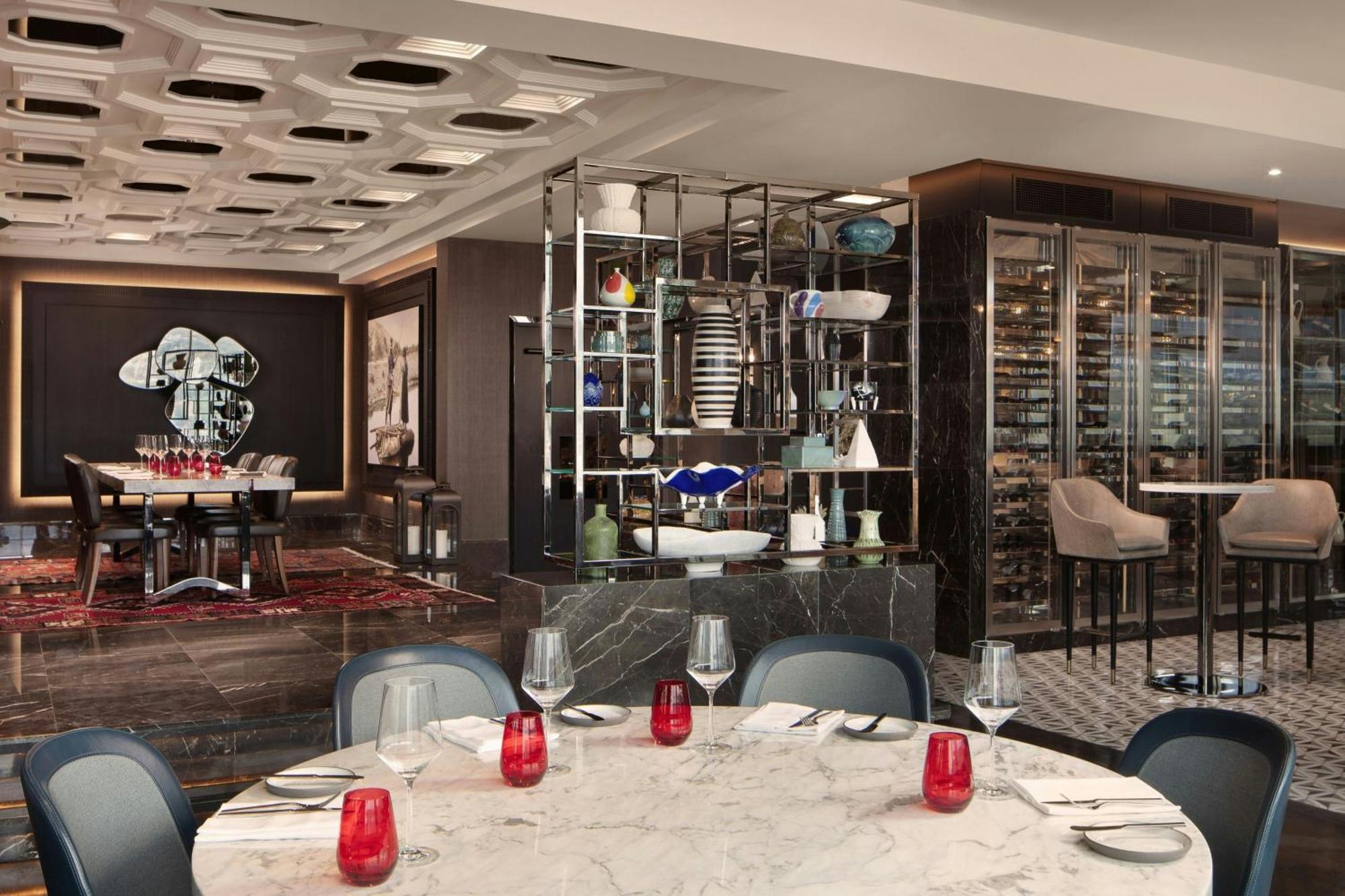 Sheraton Grand Metechi Palace Отель Тбилиси