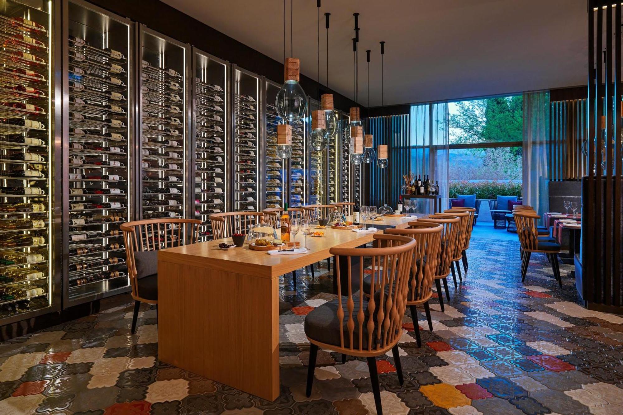 Sheraton Grand Metechi Palace Отель Тбилиси